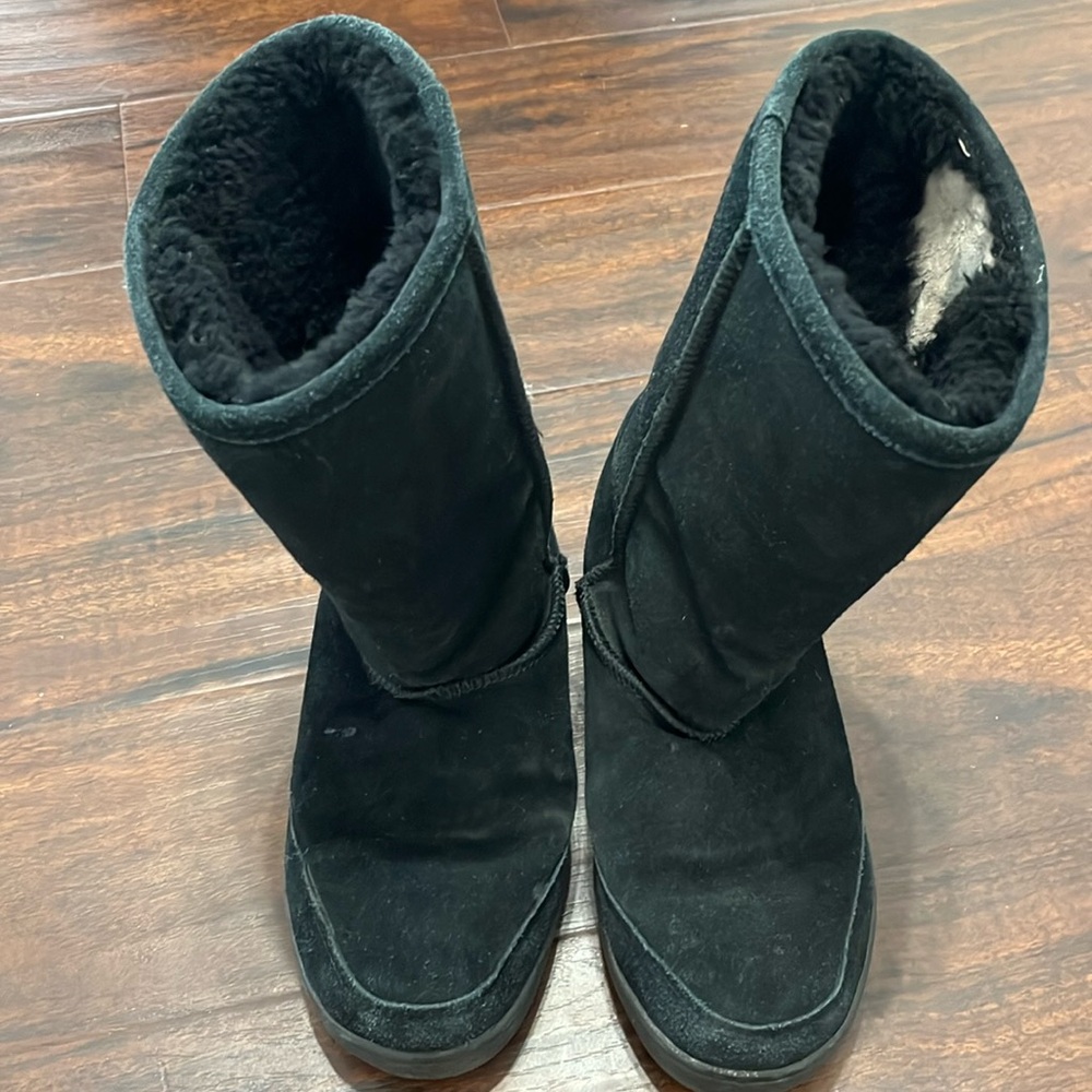 Women’s black bear boots size 9